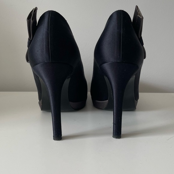 Stuart Weitzman Silk Bow Stiletto Heels - Picture 3 of 10